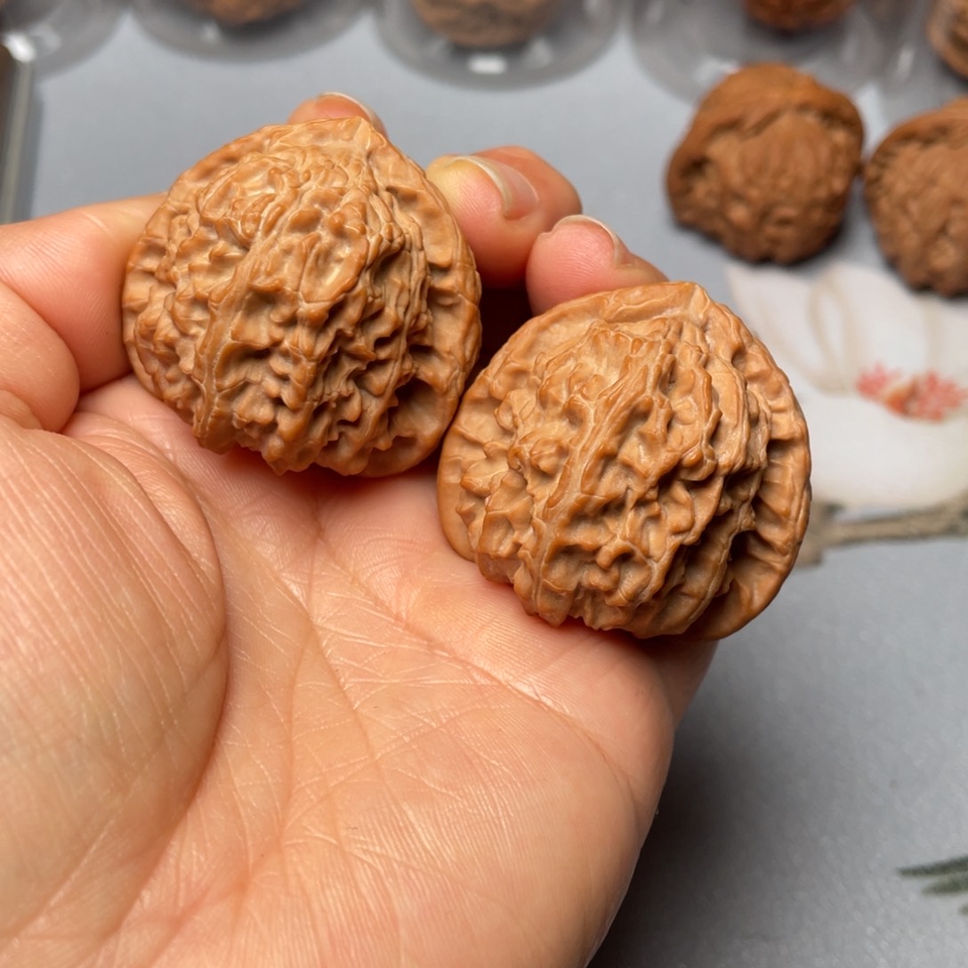 【闪购商品】文玩核桃吊坠三角白……