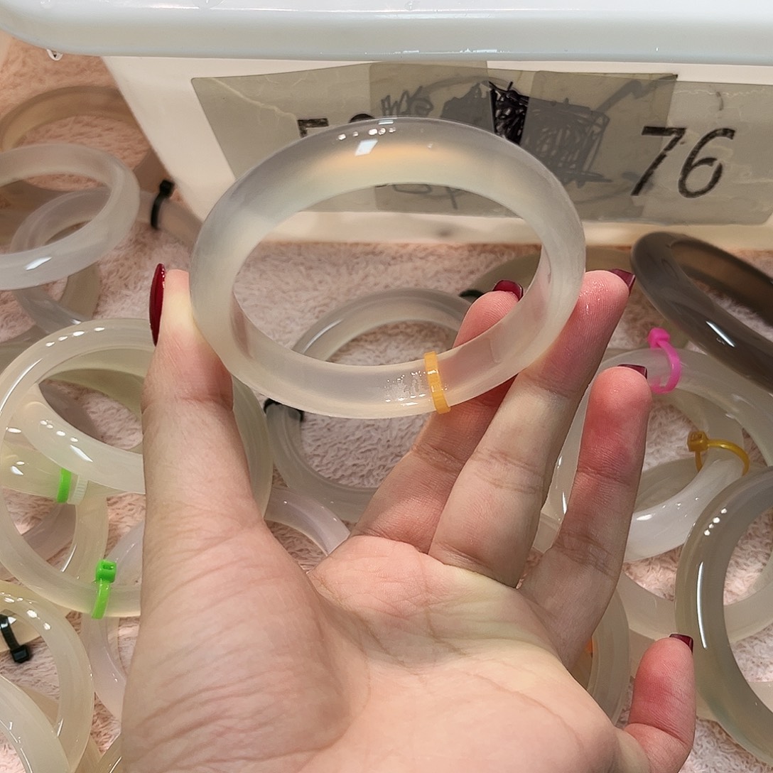 玛瑙/玉髓未镶嵌手镯A101