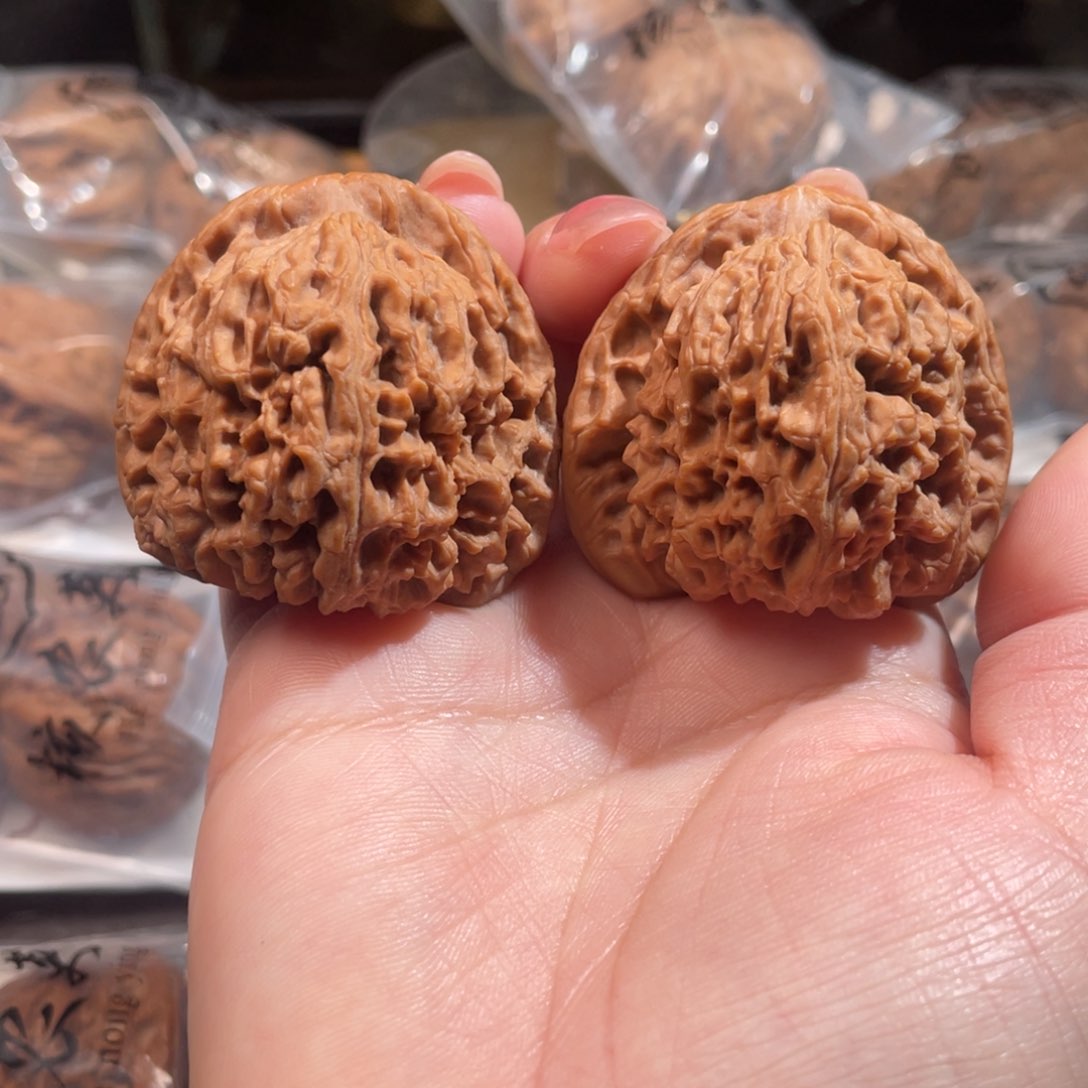 文玩核桃吊坠44.5南将石