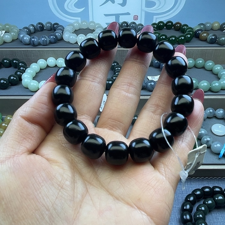 碧***树和田玉未镶嵌手链