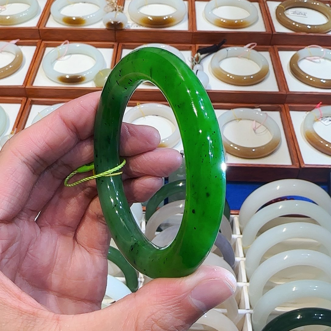 和田玉手镯未镶嵌猕猴桃俄碧胖圆57 58 59