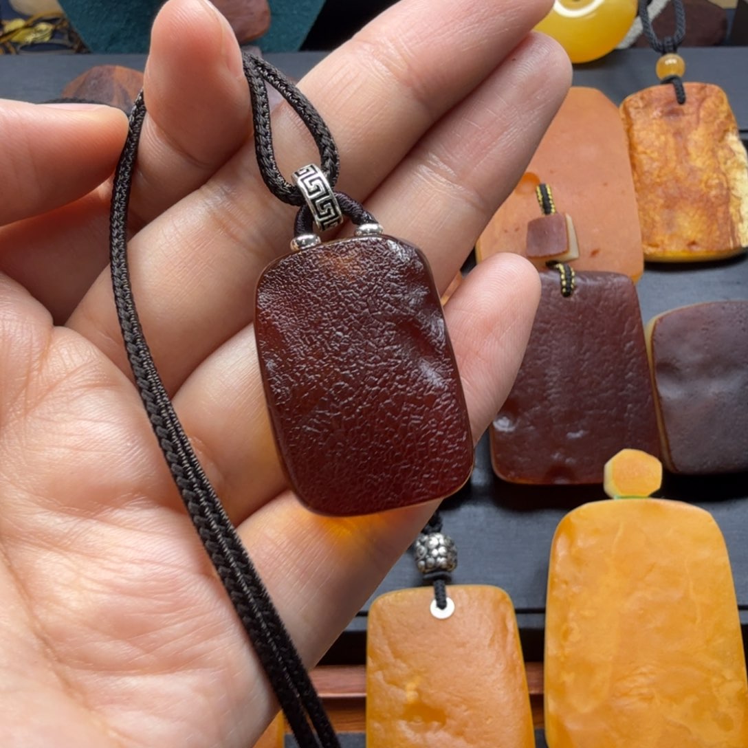 琥珀吊坠(赠链)未镶嵌