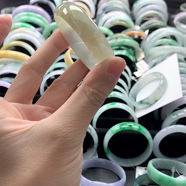 翡翠手镯未镶嵌忆*陌翡翠