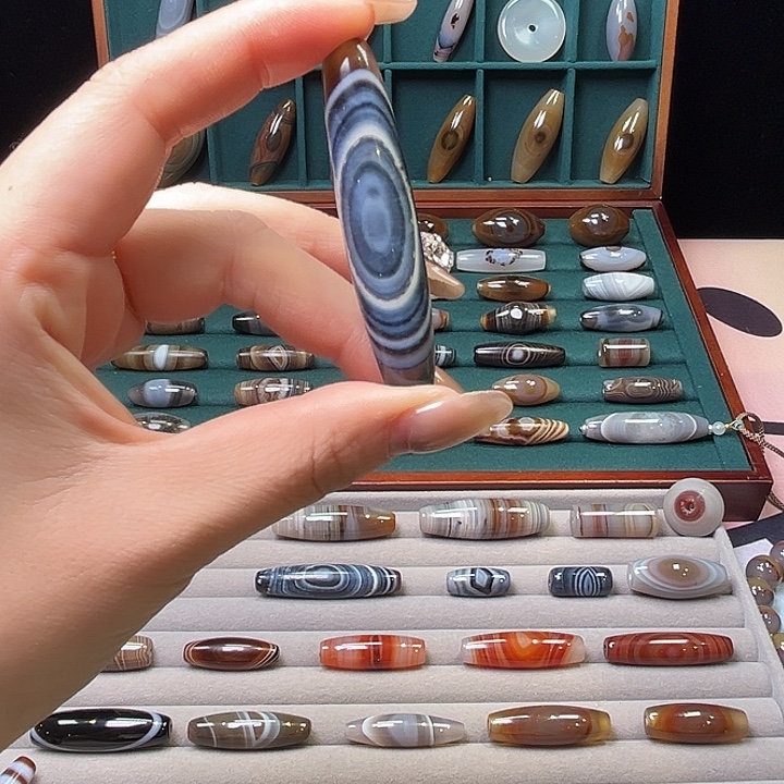 笑***傲玛瑙/玉髓未镶嵌吊坠(赠链)