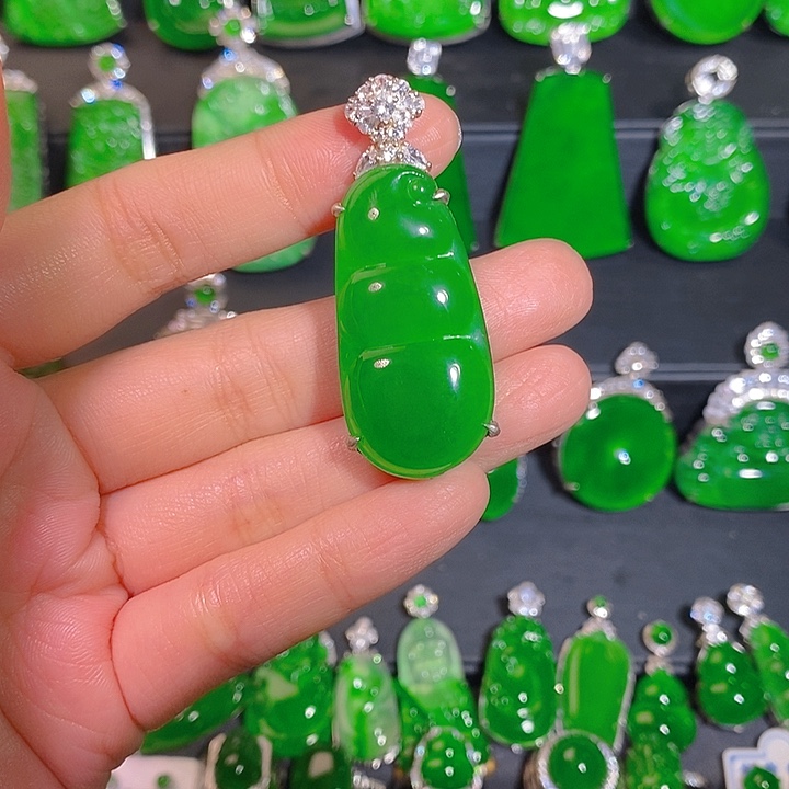 翡翠银S925镶嵌颈饰是