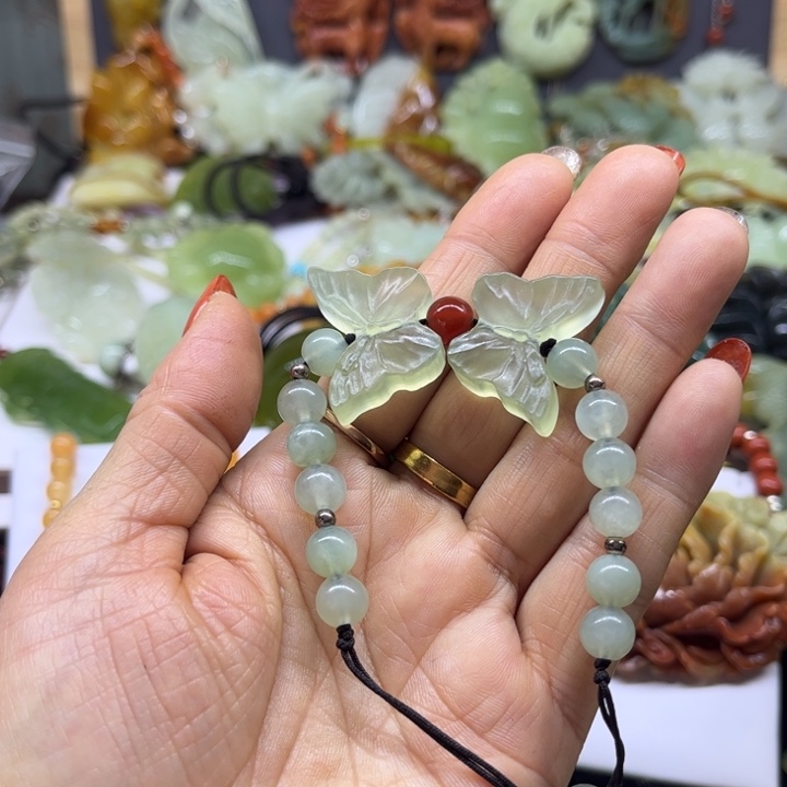 蛇纹石玉未镶嵌颈饰