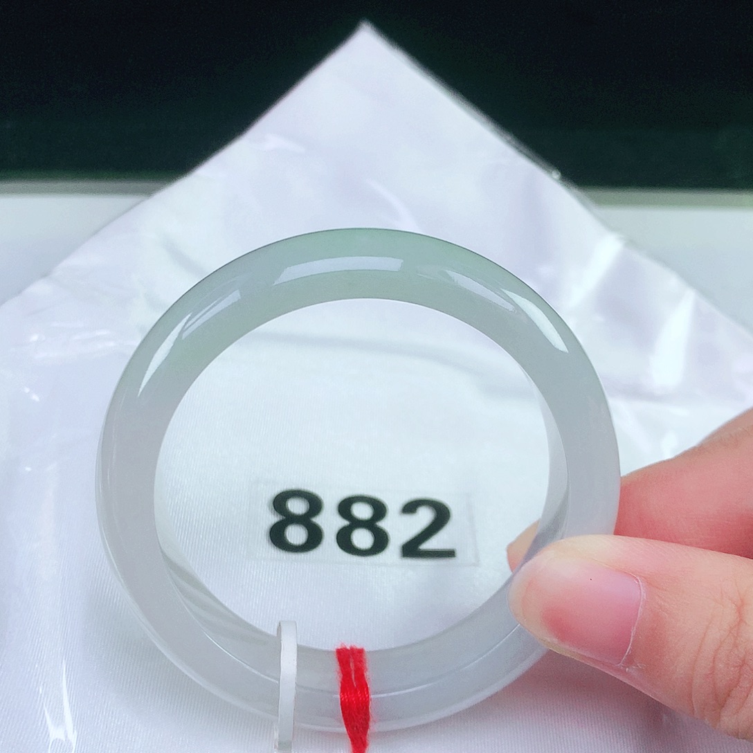 未镶嵌手镯（圆镯）翡翠