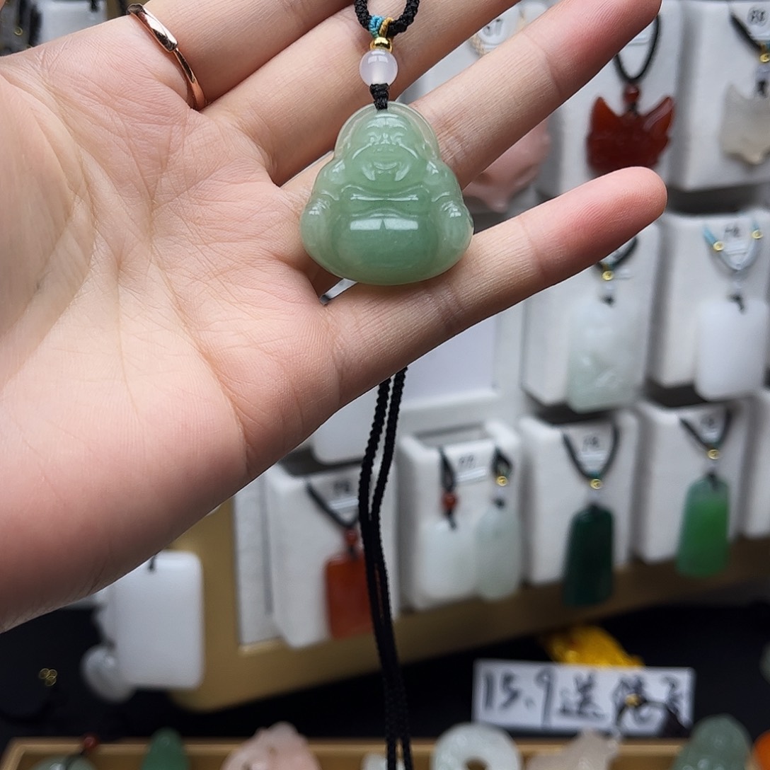 石英质玉未镶嵌颈饰