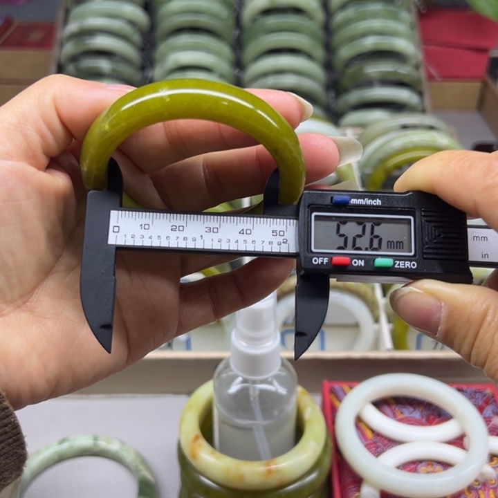 蛇纹石玉未镶嵌手镯12