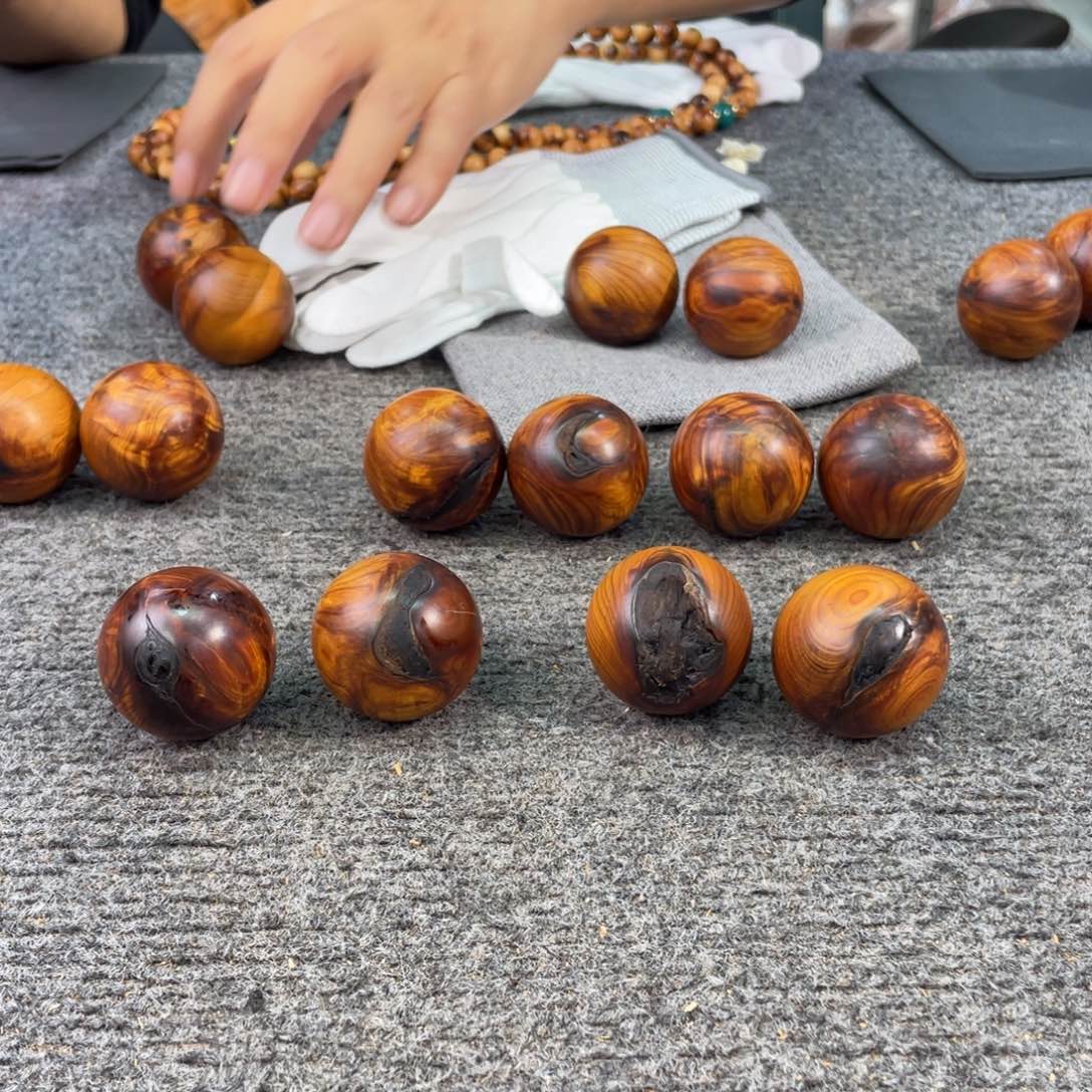 柏木（崖柏）太行崖柏，到手2对，雷痕碳化，4.0手球
