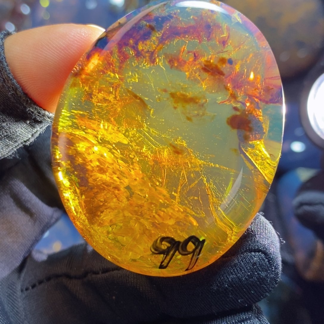 未镶嵌琥珀裸石。。。