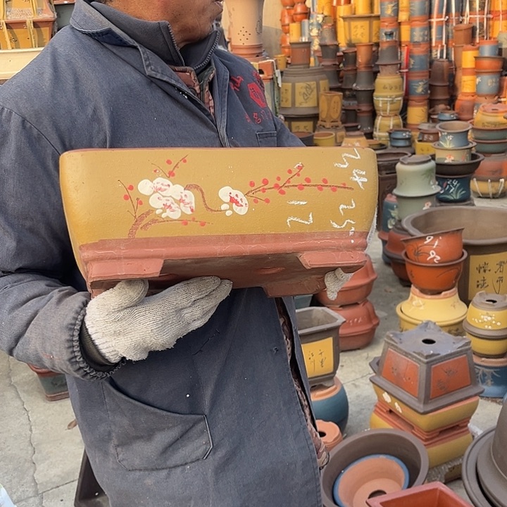 紫砂紫砂花盆也在慢慢