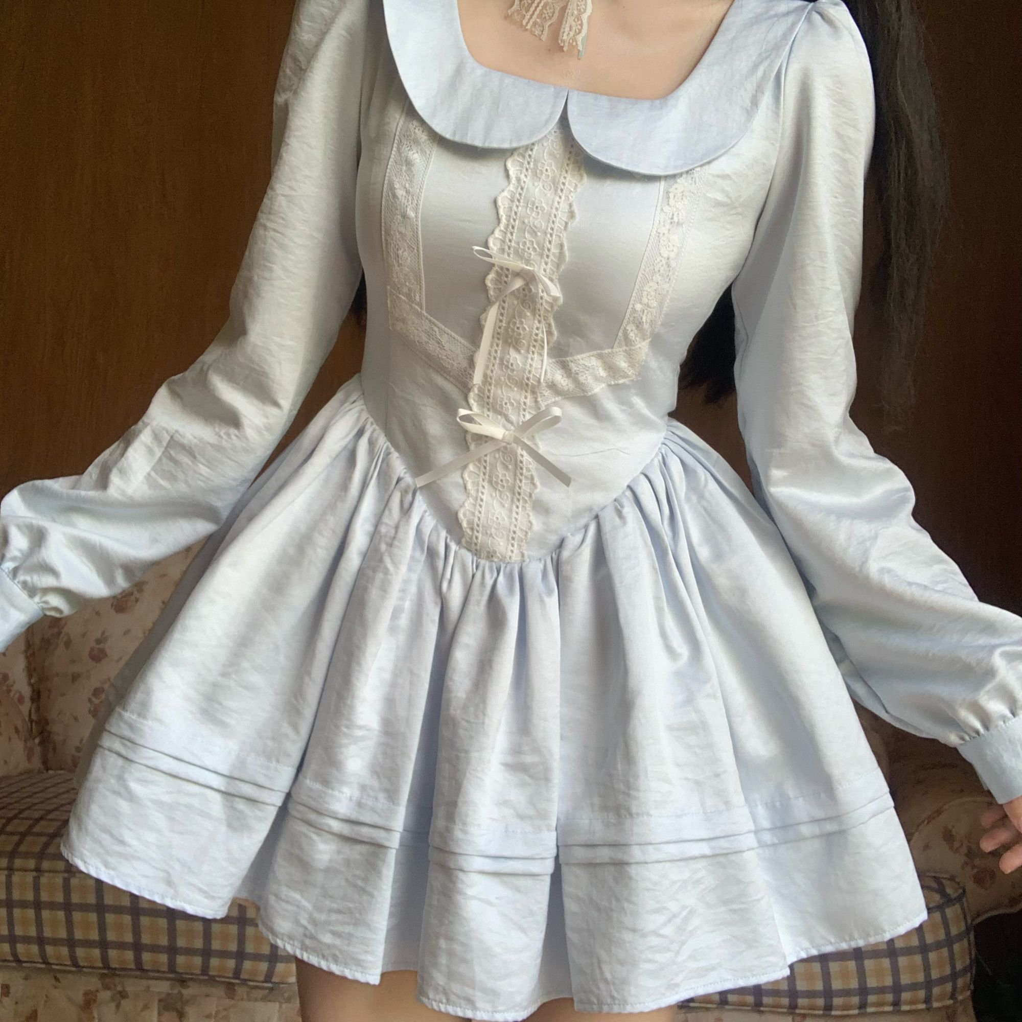 辛德瑞拉缎面甜美可爱风格知性风衣服秋冬高级感款连衣裙法式裙子