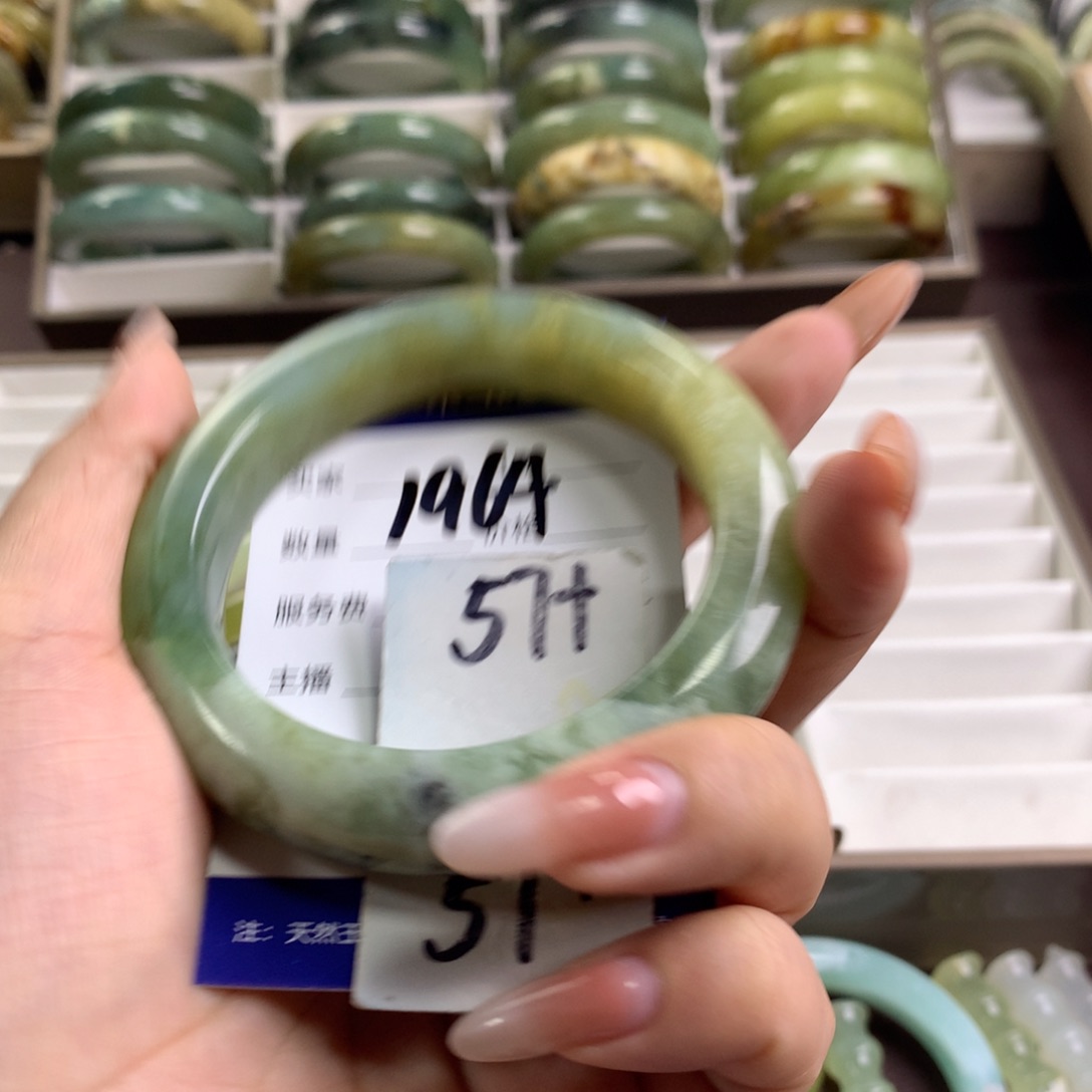 蛇纹石玉未镶嵌手镯1964