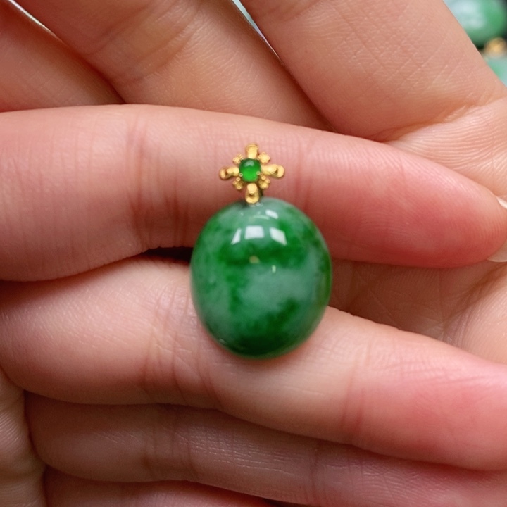 翡翠颈饰未镶嵌吊坠