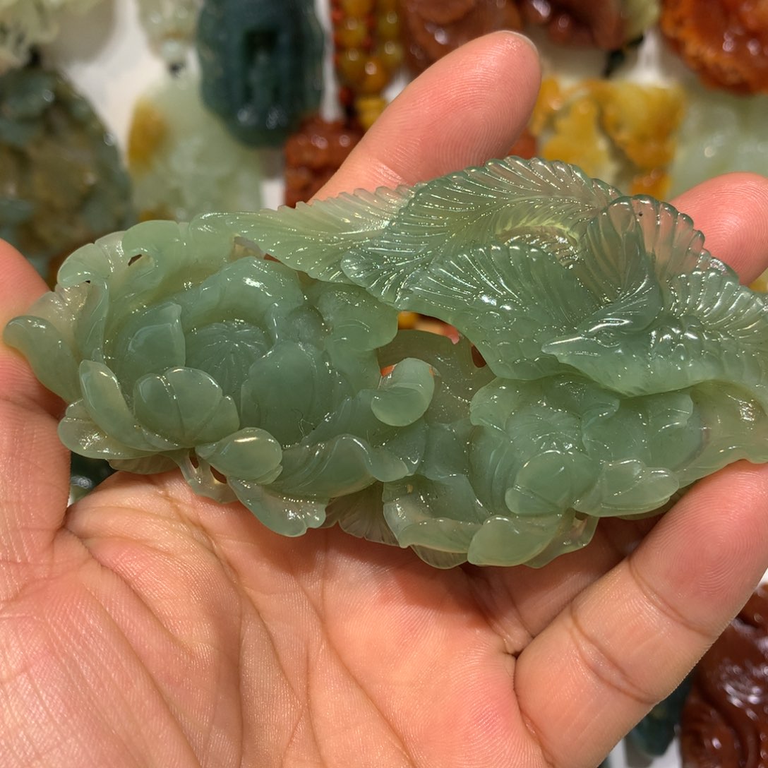 蛇纹石玉颈饰未镶嵌