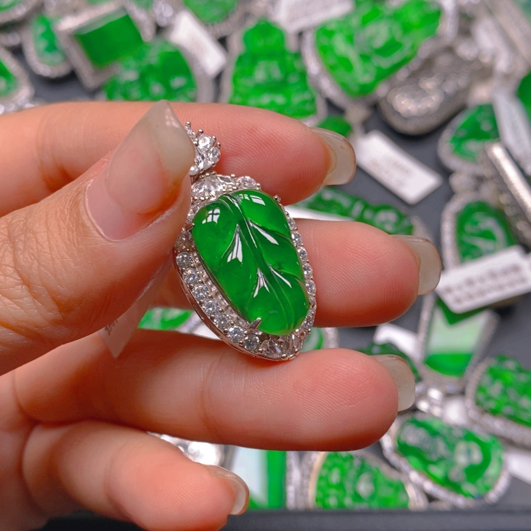 翡翠颈饰银S925镶嵌88888888888