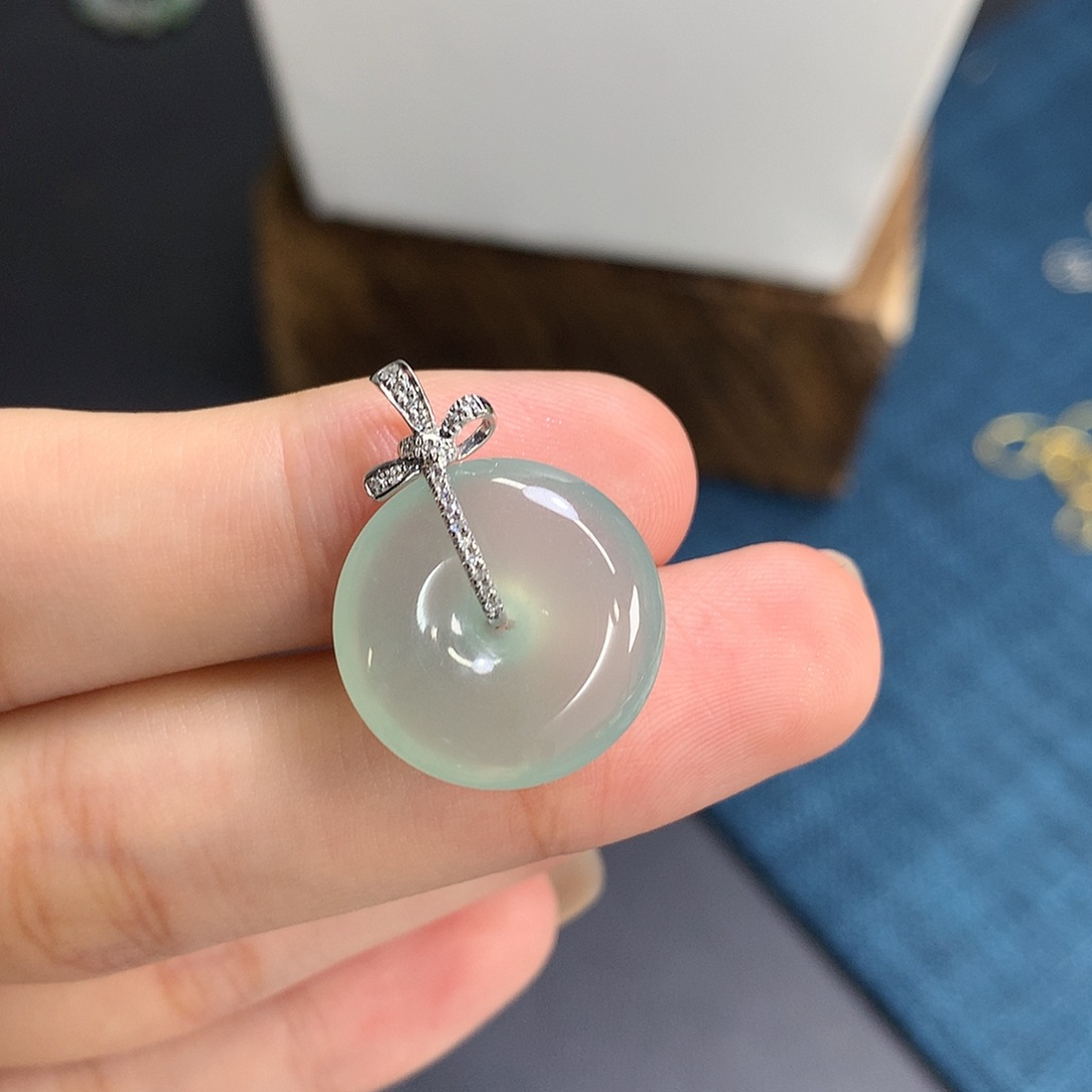 吊坠(不含链)18K金镶嵌翡翠