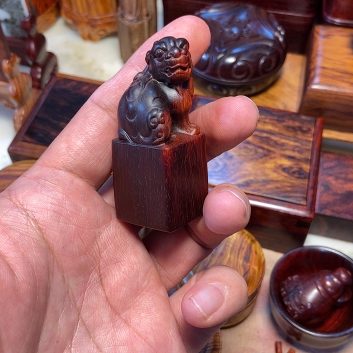 檀香紫檀（小叶紫檀）狮钮印章