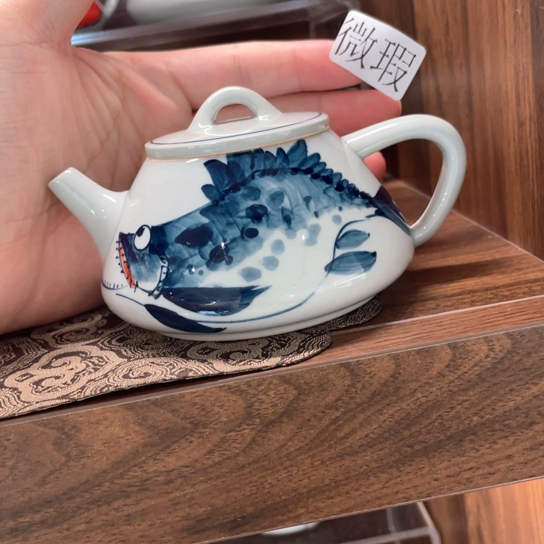 釉下手绘茶具微瑕