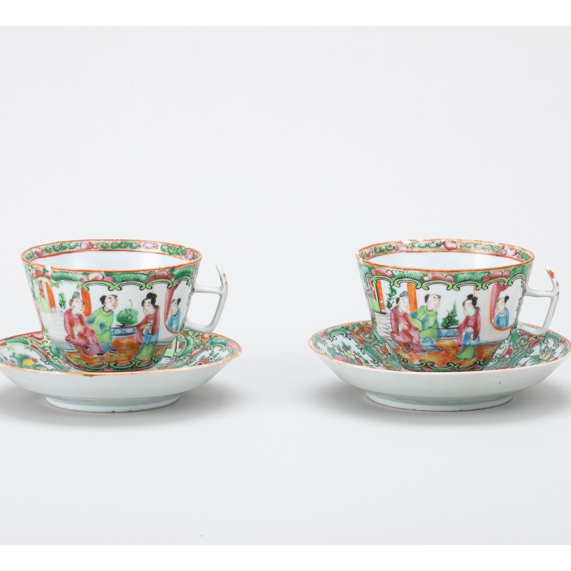 【拍卖】25、金地广彩花蝶开光花鸟人物纹杯、碟（两套）