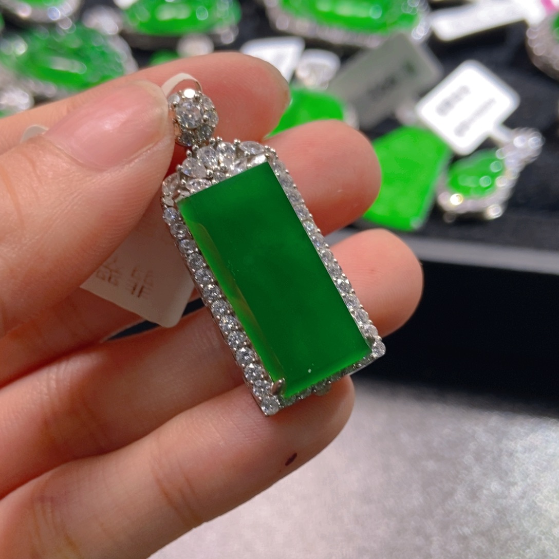 翡翠吊坠(不含链)未镶嵌