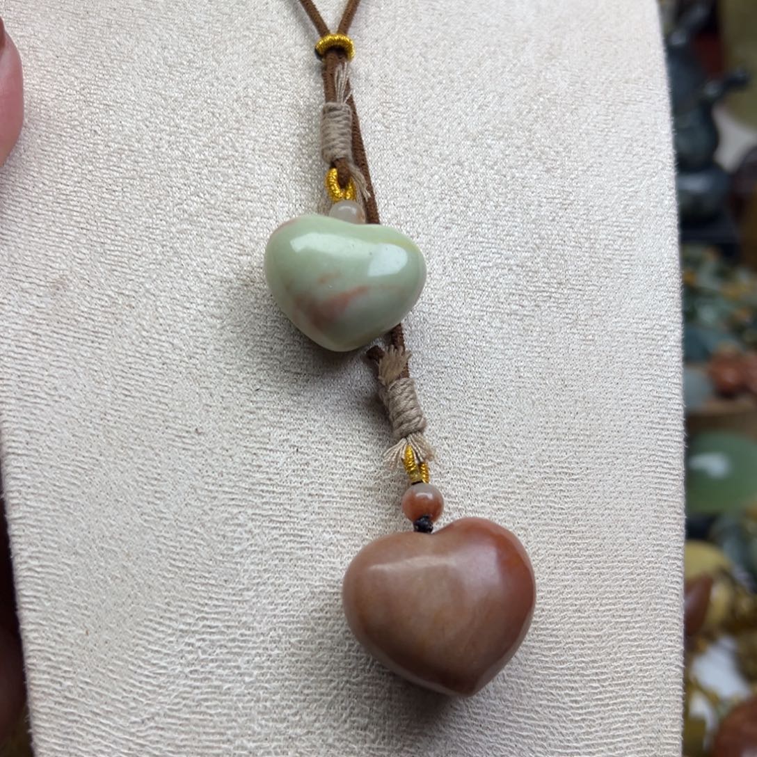 岫玉未镶嵌颈饰辽阳红心心毛衣链