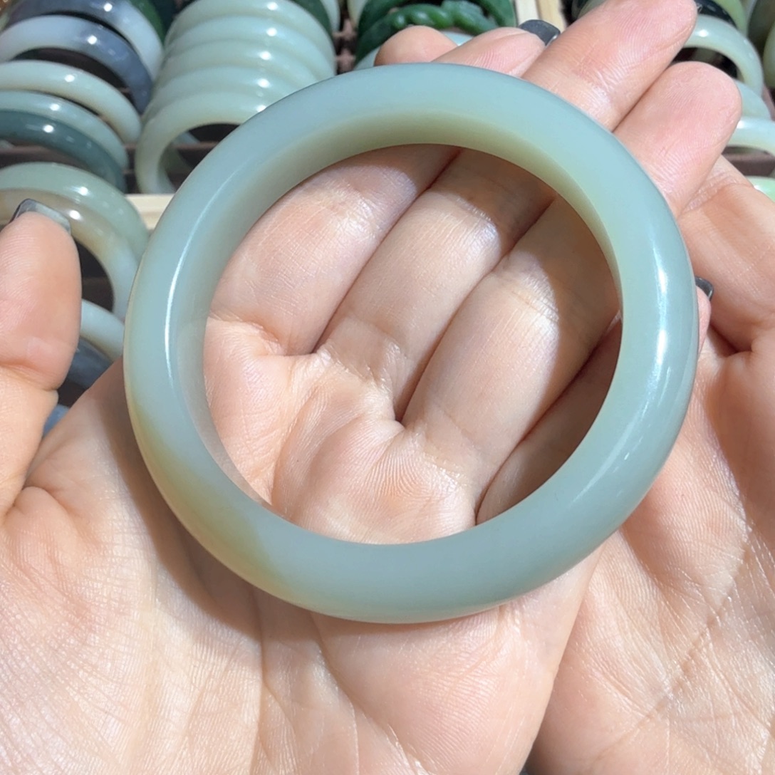 聆***音和田玉未镶嵌手镯