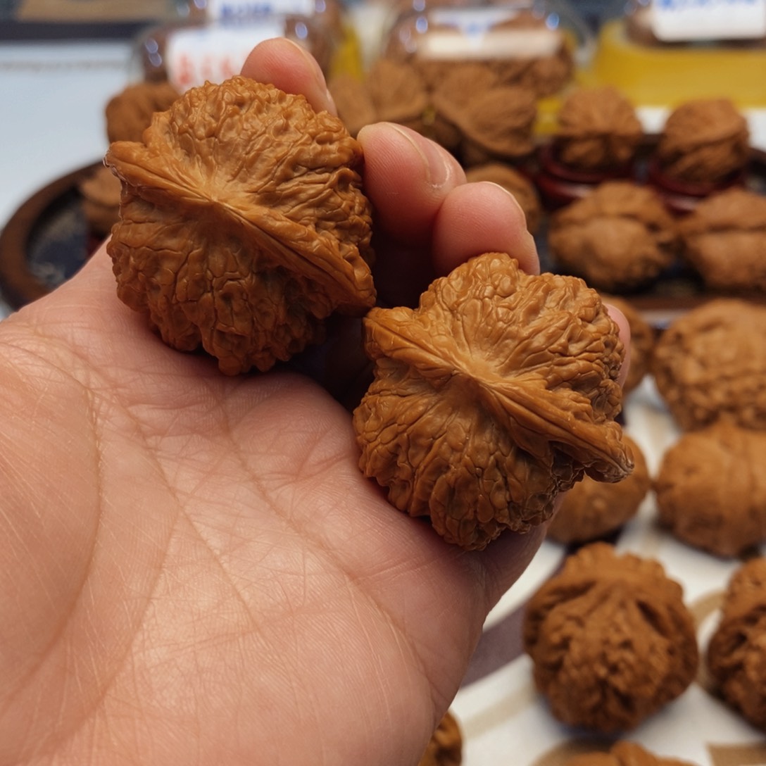 文玩核桃吊坠血麒麟41尺全品