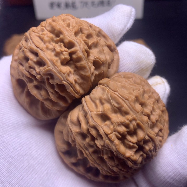 文玩核桃吊坠文玩核桃白狮子45尺精修