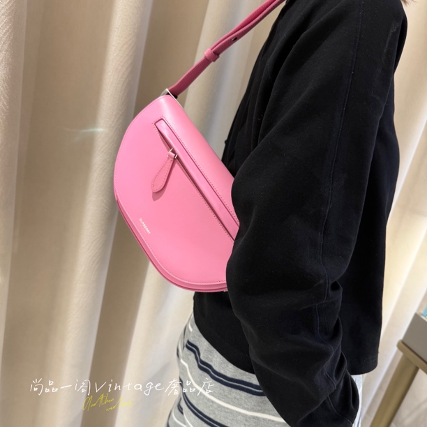 95新 BURBERRY/博柏利 尚品一阁/粉色半月单肩包