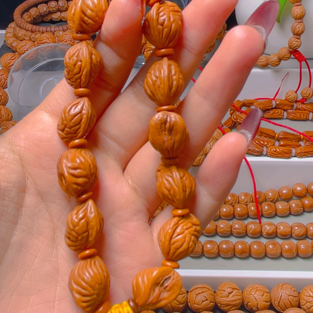 岁***悠秦岭龙纹桃核手串