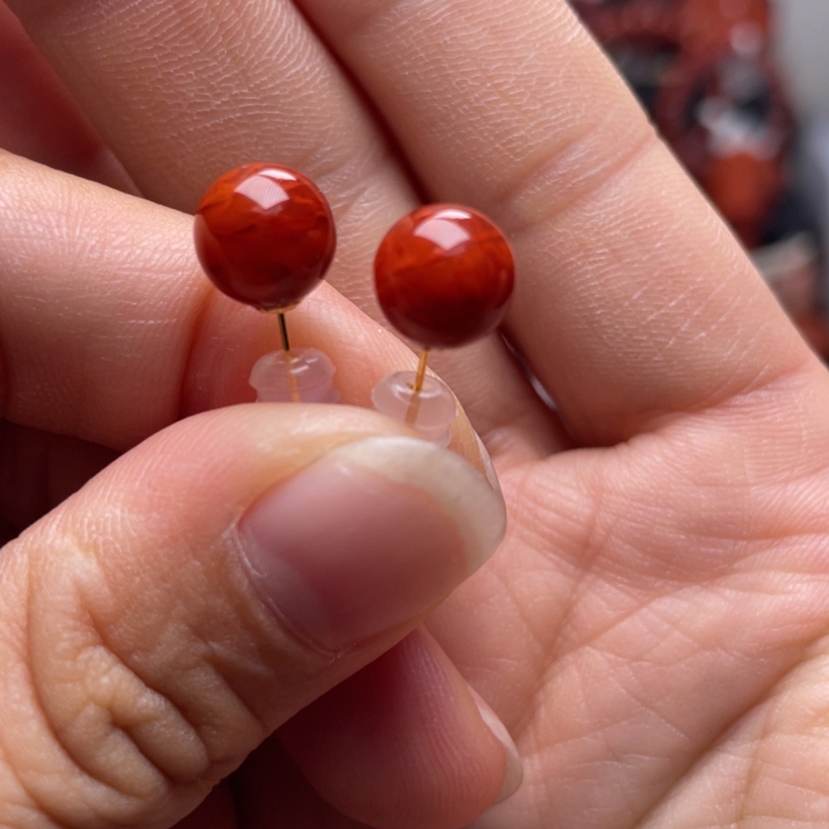 【闪购商品】18K金镶嵌火焰纹圆珠耳钉南红玛瑙