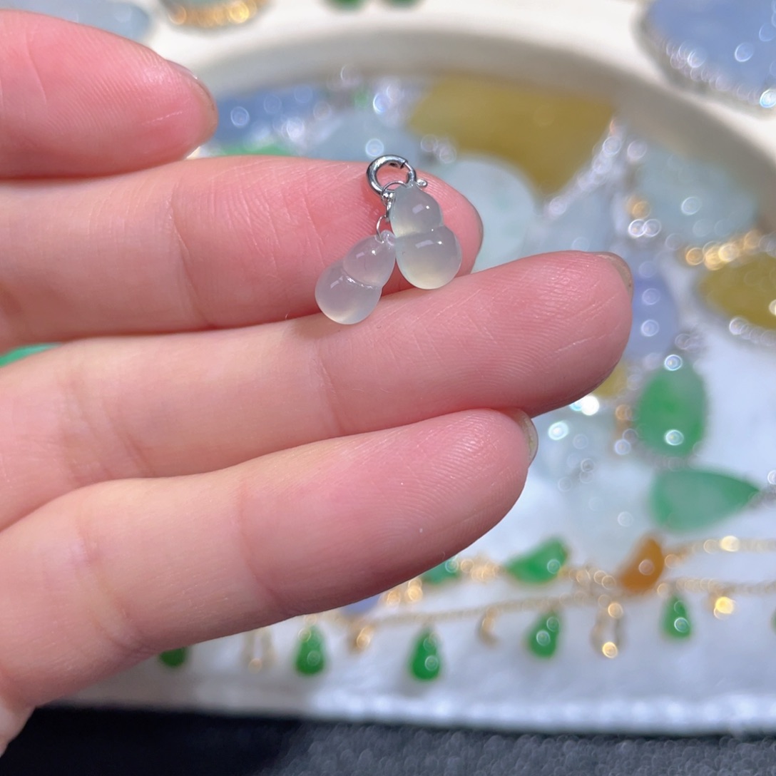 翡翠颈饰18K金镶嵌翡翠