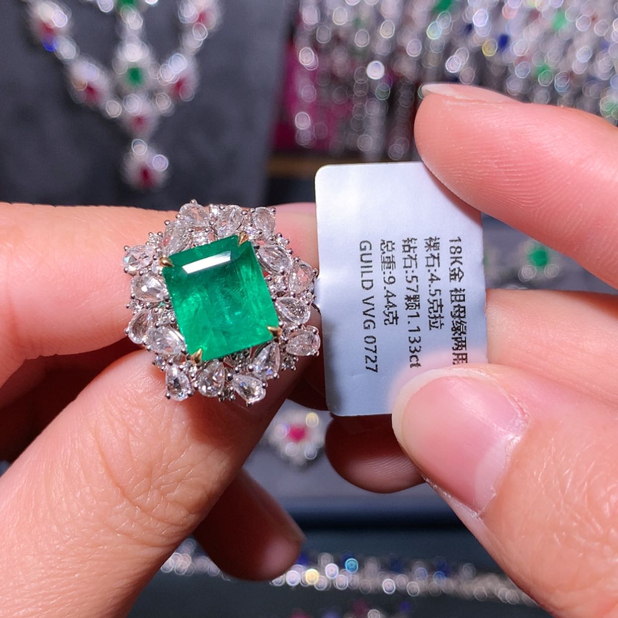 【闪购商品】祖母绿戒指18K金镶嵌