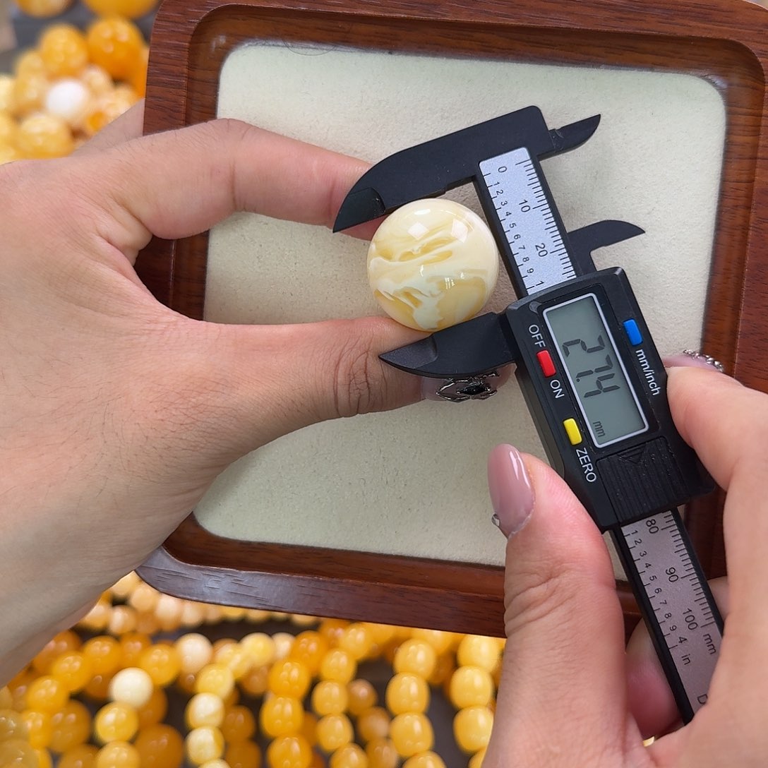 蜜蜡未镶嵌珠宝奇石