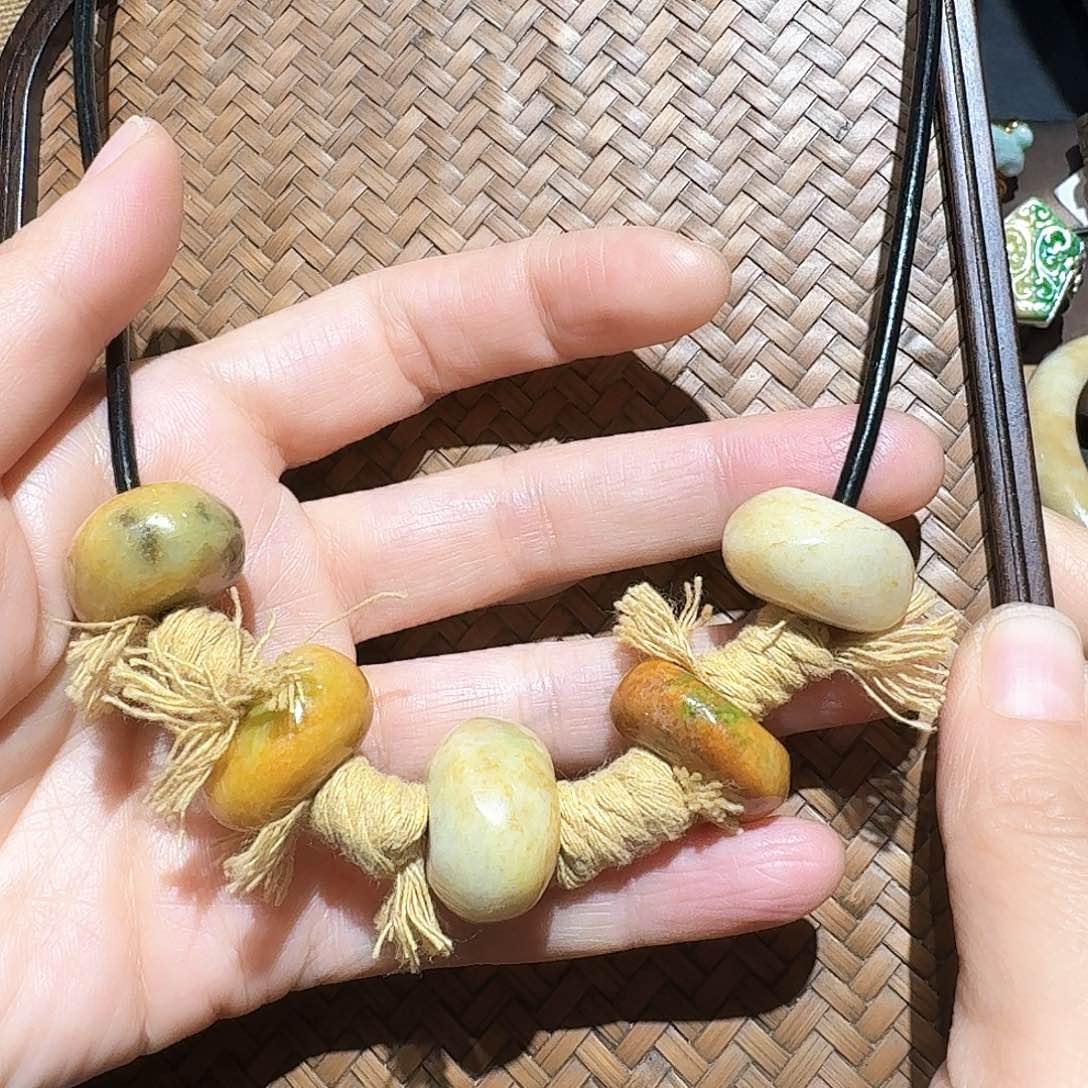 颈饰未镶嵌翡翠个性十足