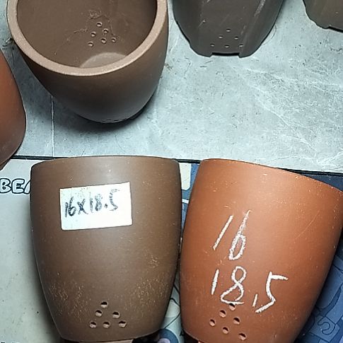红泥紫泥三角两个花盆