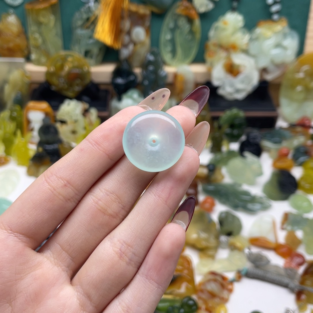 蛇纹石玉颈饰未镶嵌九*