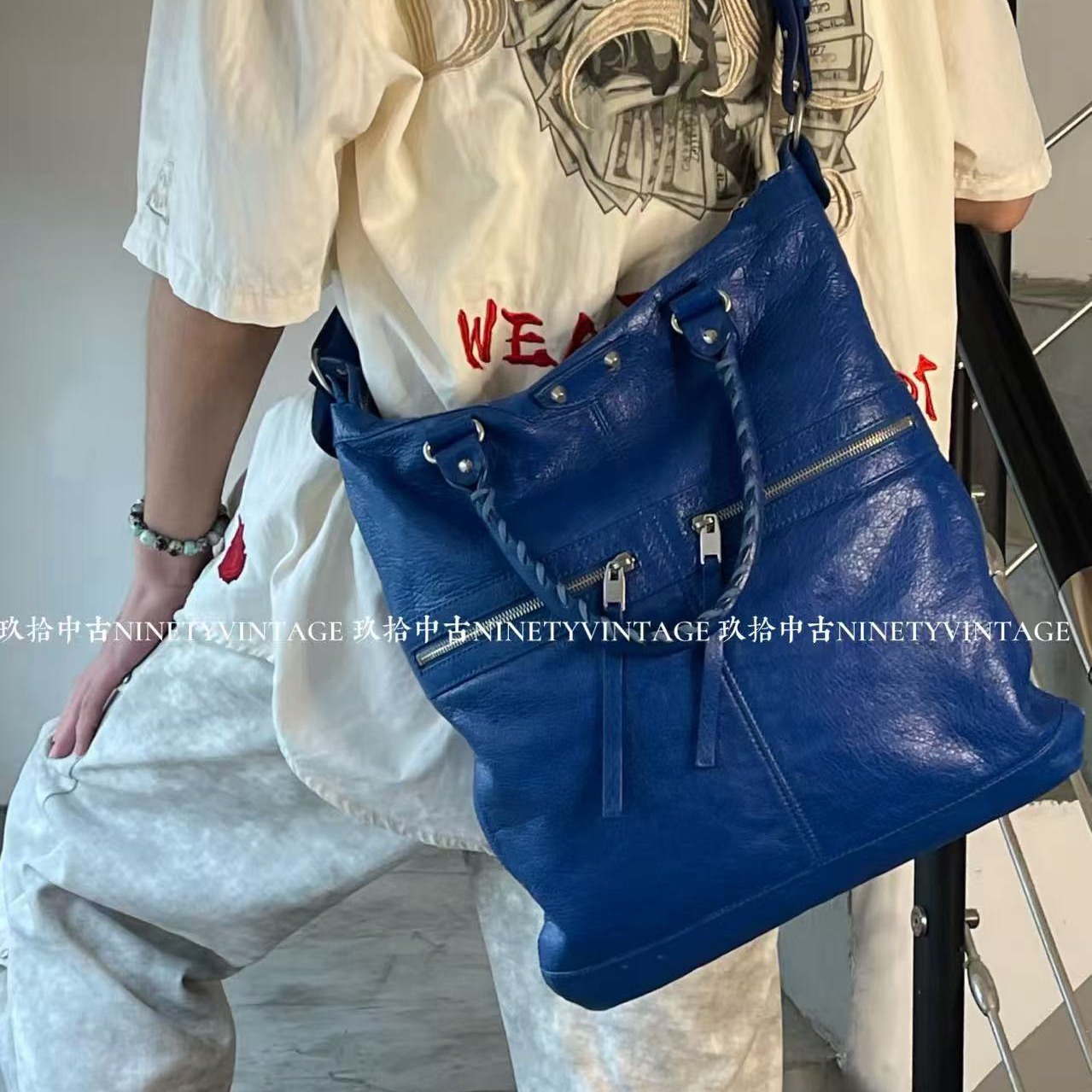 95新 Balenciaga/巴黎世家 二奢男包 天蓝色爆裂纹 质感 斜挎包 