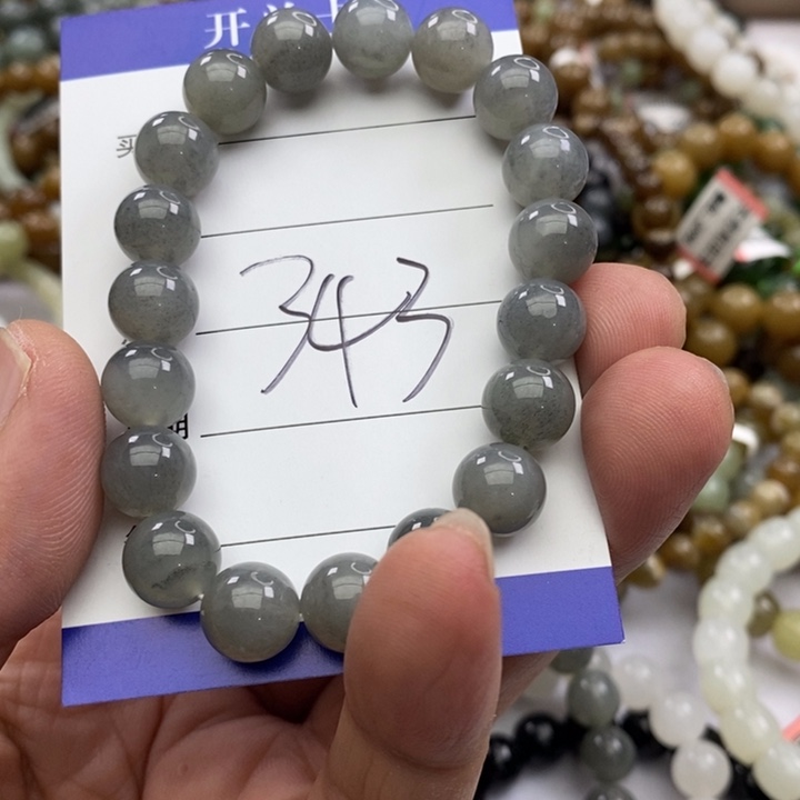 方***菲和田玉未镶嵌颈饰