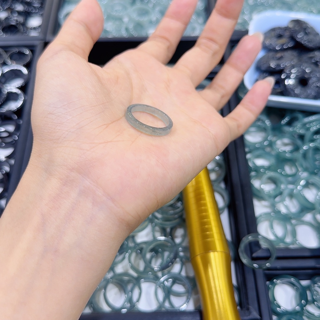 y***u水晶手串未镶嵌市场代购无鉴赏不退换无折扣