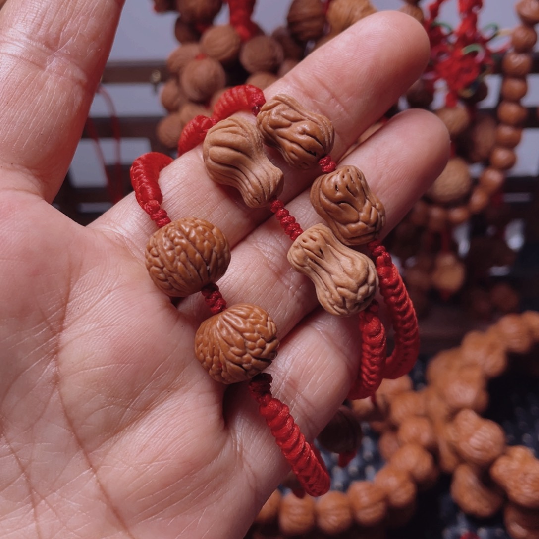 木质类龙纹桃枭挂件