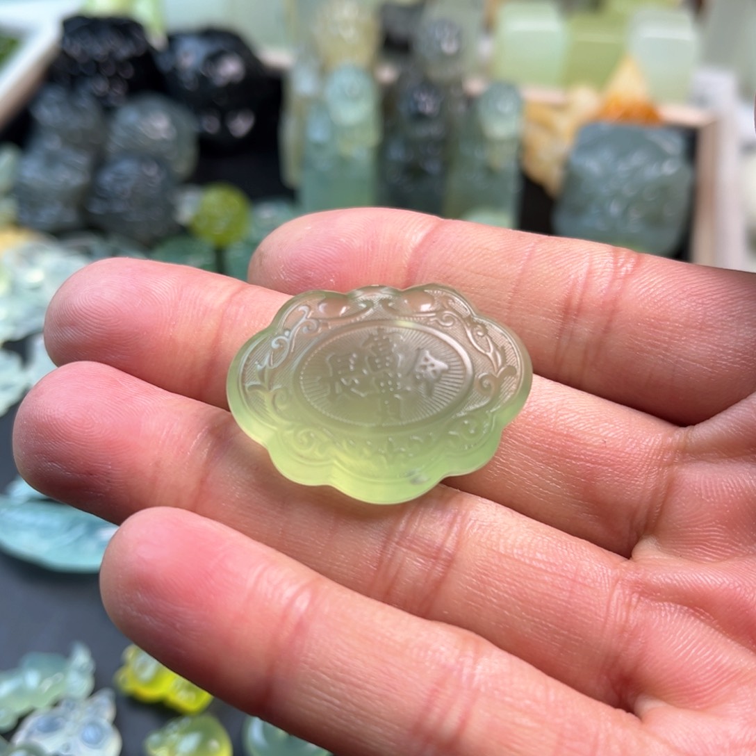 蛇纹石玉原石未镶嵌