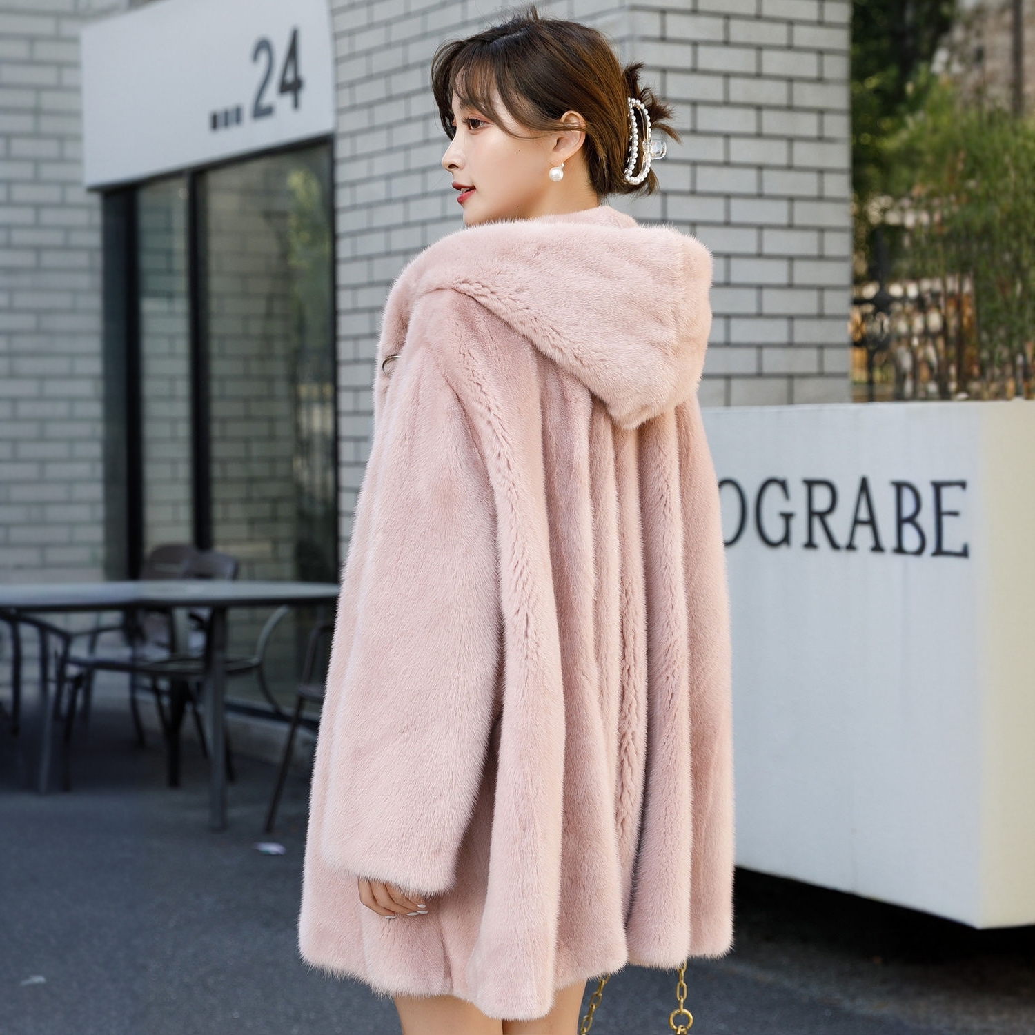 2025新款进口天鹅绒级水貂毛皮草外套修身整貂皮大衣女中长款带帽