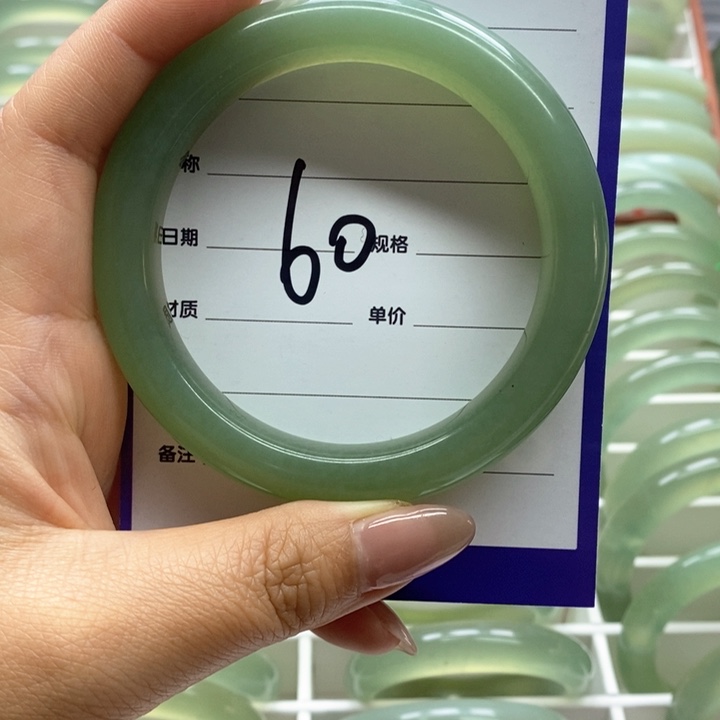 岫玉手镯未镶嵌好