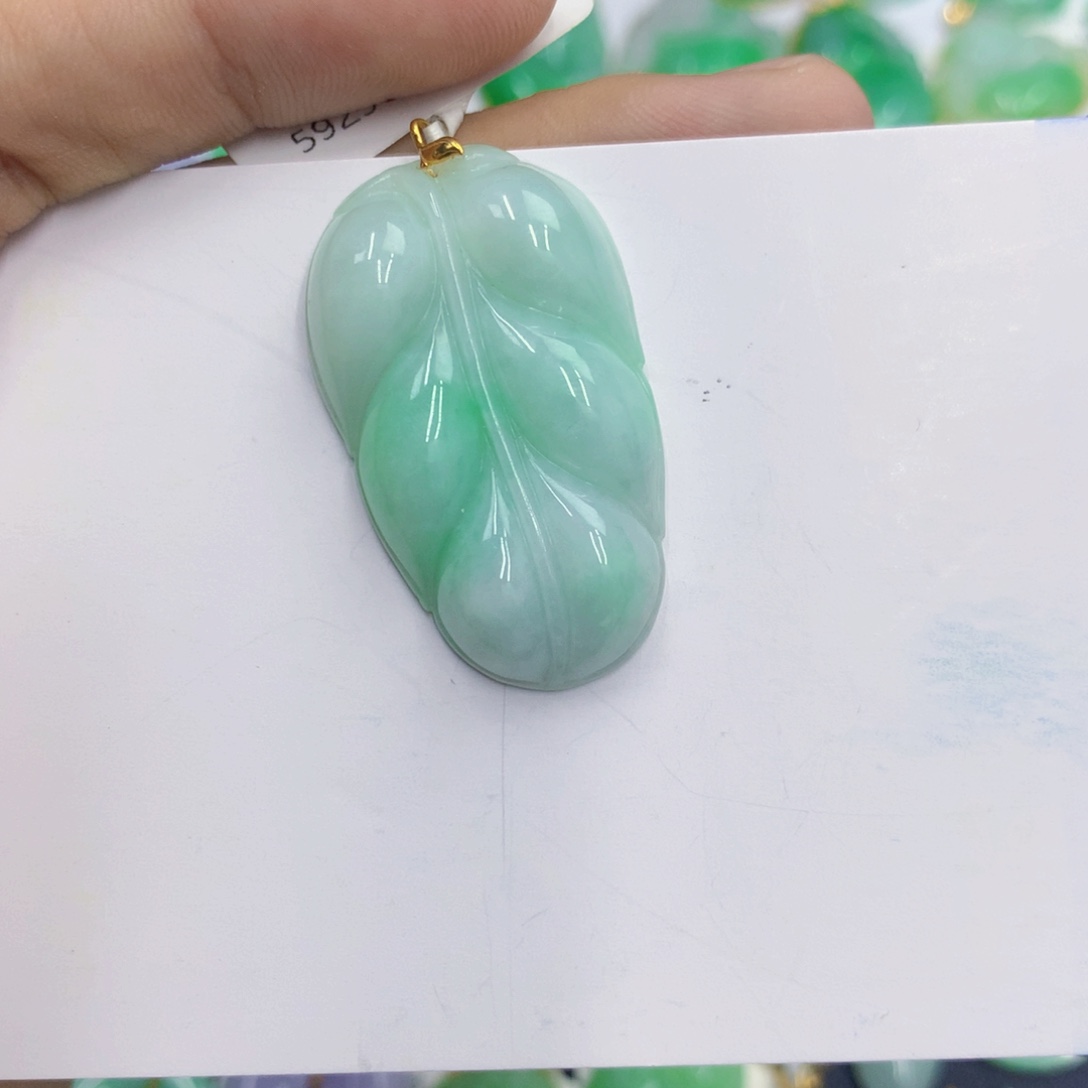 翡翠18K金镶嵌颈饰翡翠