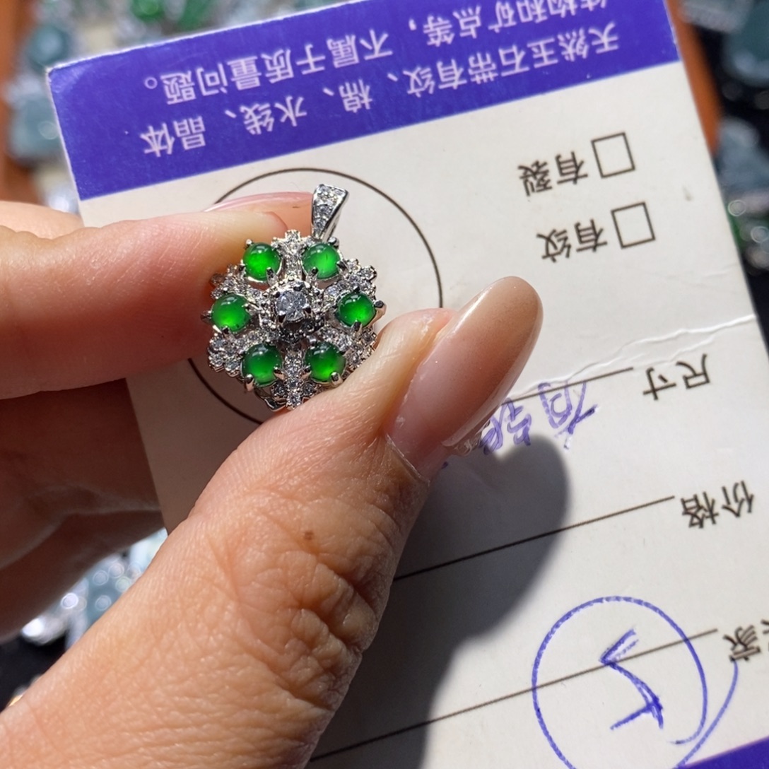 冰***汤翡翠未镶嵌颈饰翡翠