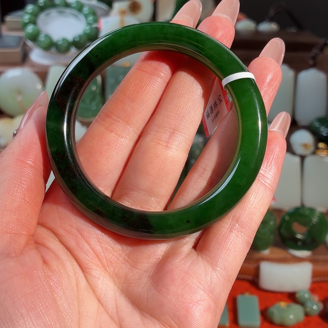 ****光和田玉未镶嵌手镯