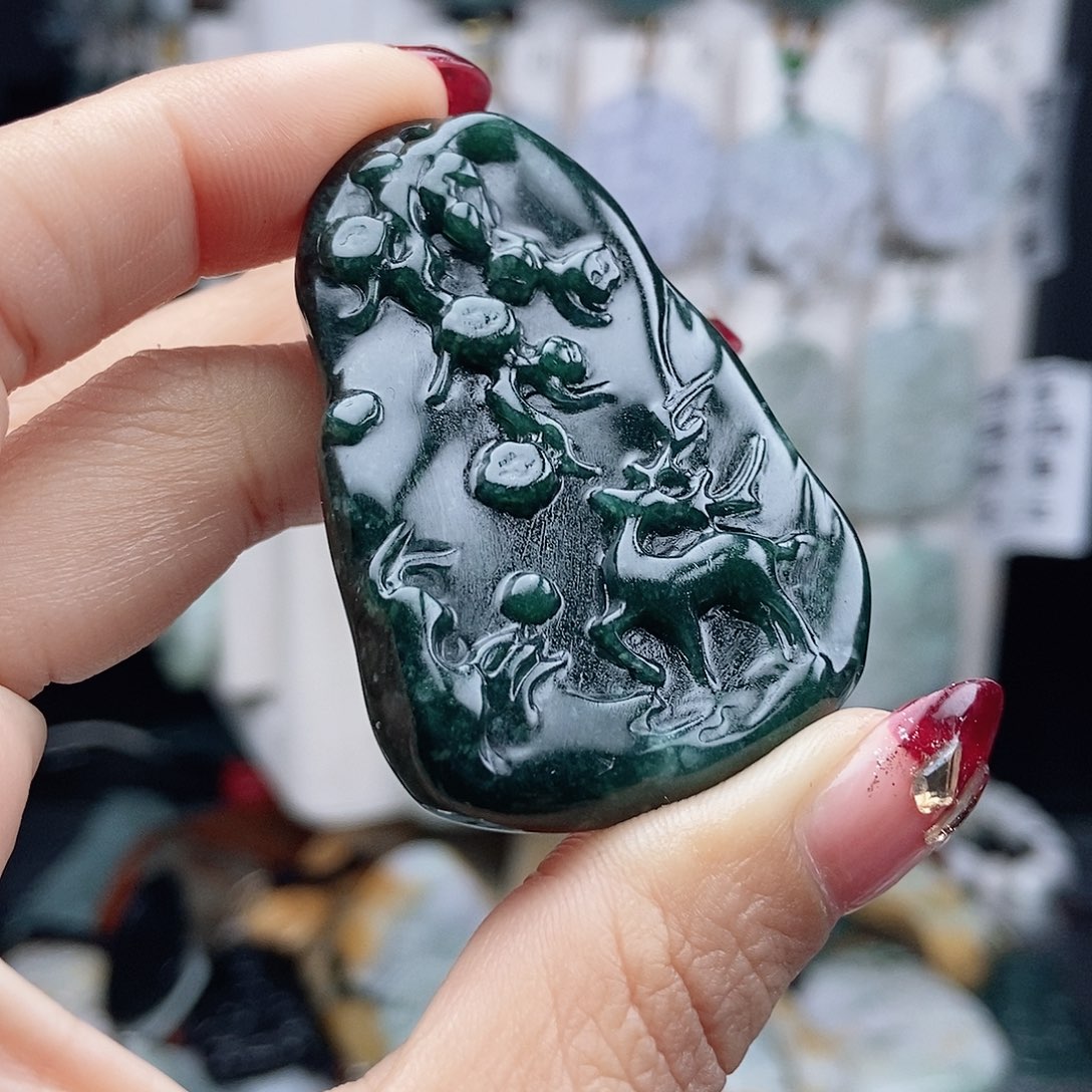 翡翠颈饰未镶嵌翡翠